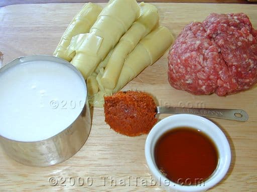 Beef and Bamboo Shoot Curry step 1