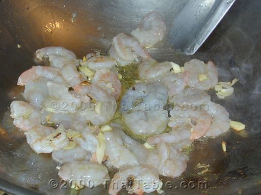 Chinese Chive Flowers with Shrimp step 2