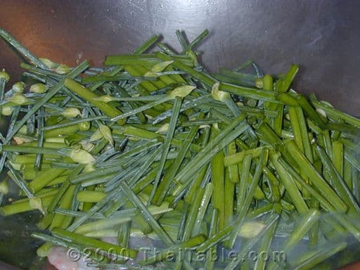 Chinese Chive Flowers with Shrimp step 3
