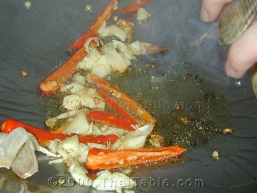Clams in Hot Basil step 3