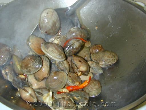 Clams in Hot Basil step 4