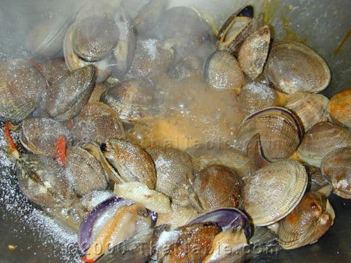 Clams in Hot Basil step 5